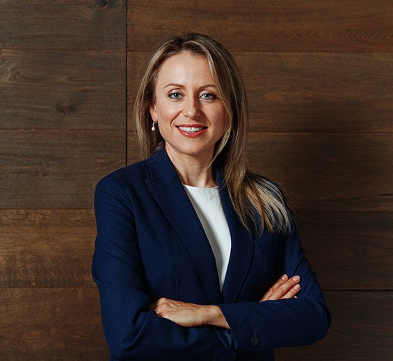 Head shot of Dr Hannah Tonkin